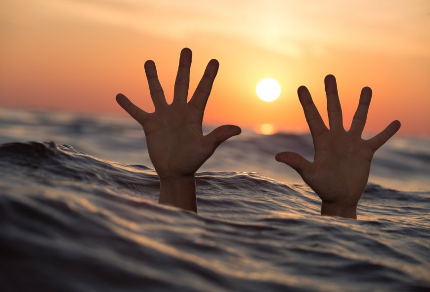 Viral! Siswa SMA di Muna Jatuh ke Laut Saat Pulang Sekolah