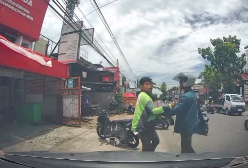 Terekam Dashcam, Driver Ojol Malah Ngamuk Saat Ditegur Lawan Arah