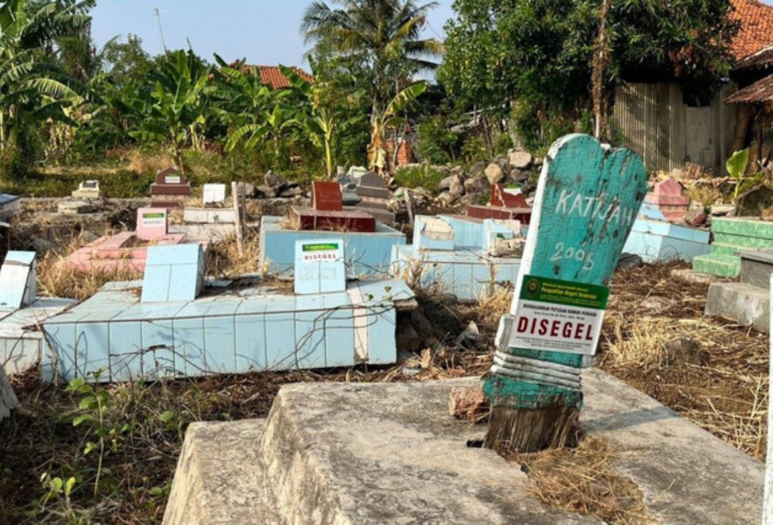 Puluhan Nisan Pemakaman di Indramayu Disegel 'PN', Kades Tahu dari Video Viral