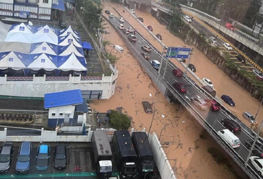 Kuala Lumpur Dilanda Banjir Bandang, Beberapa Jalan Menuju Pusat Bandar Tergenang Air