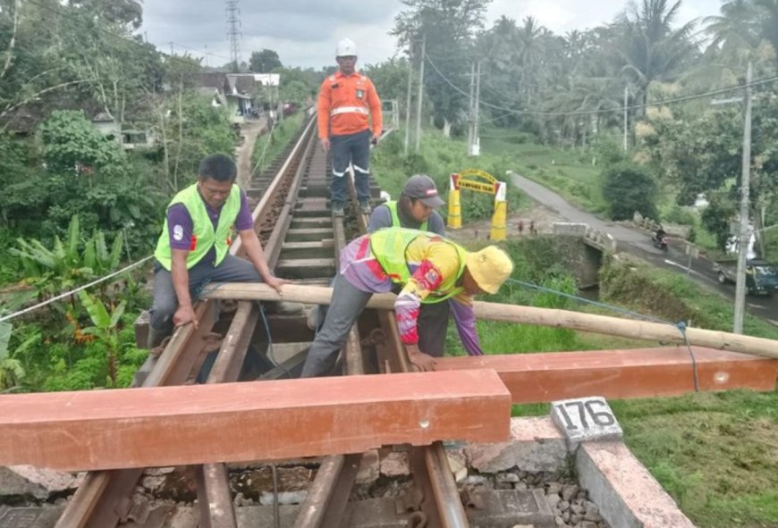 KAI Ganti Bantalan Rel Kayu dengan Sintetis, Ramah Lingkungan dan Tahan Lama