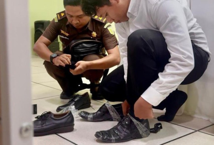 Viral CPNS di Kalsel Ikut Tes Pakai Sepatu Rusak, Kejaksaan Tinggi Beri Sepatu Baru