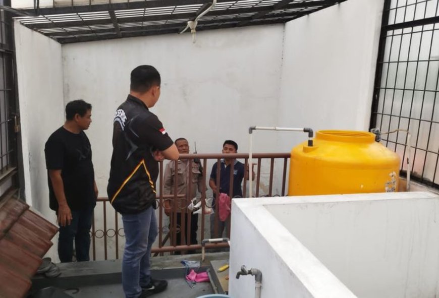 Polisi Evakuasi Mayat ART yang Ditemukan dalam Toren di Kelapa Gading