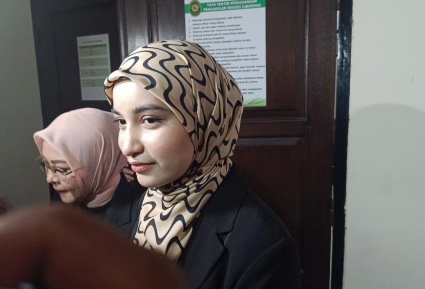 Sebagai Korban, Cut Intan Hadiri Sidang KDRT Perdana Armor Toreador