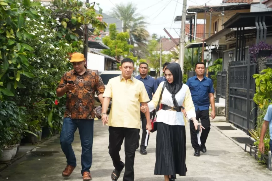 Fahd A Rafiq dan Ranny Fahd A Rafiq Menghadiri Tempat Pencoblosan Pilkada 2024 di Cimanggis, Depok