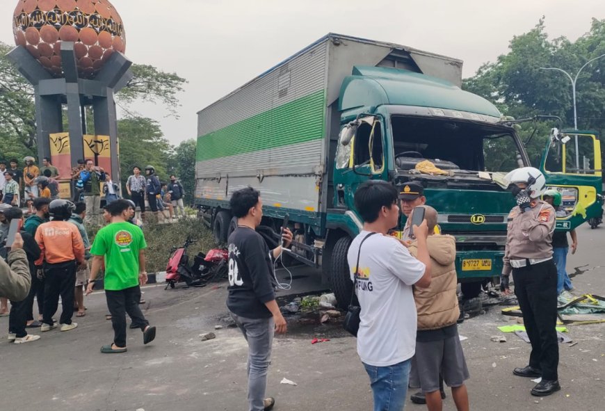 Truk Kontainer Tabrak Kendaraan di Tangerang, Sejumlah Orang Luka-luka, Tak Ada Korban Tewas