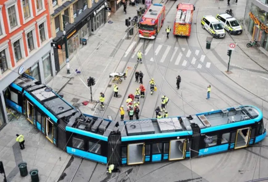 Trem Tergelincir di Oslo Menabrak Toko Apple, Tak Ada Korban Jiwa