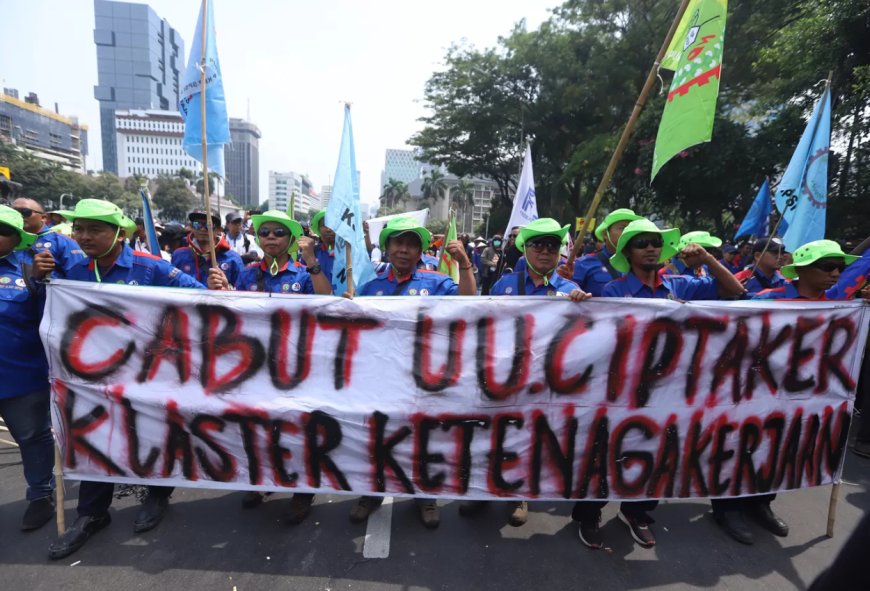 Libur 1 Hari dalam 6 Hari Kerja Dibatalkan MK, Dianggap Tak Sesuai UUD 1945