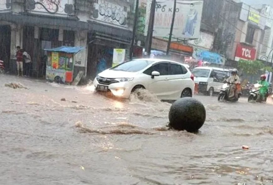 Banjir dan Longsor Terjang Sukabumi, 69 Titik Alami Kerusakan