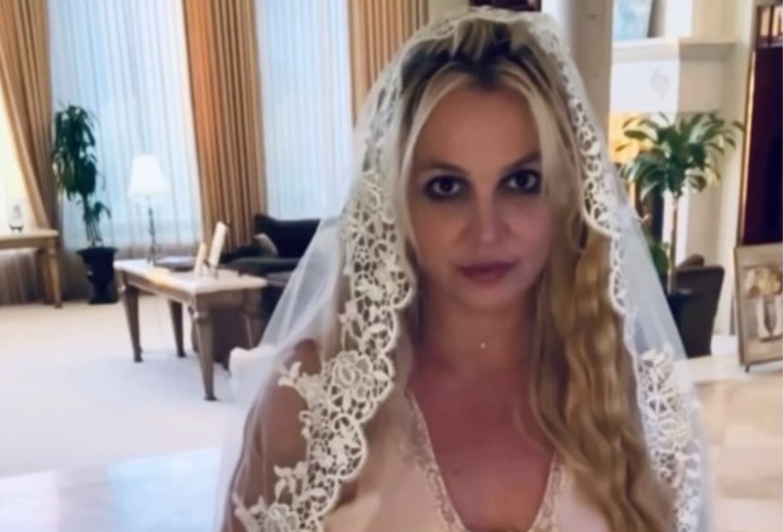 Kesehatan Mental Britney Spears Jadi Sorotan Usai Nikahi Diri Sendiri