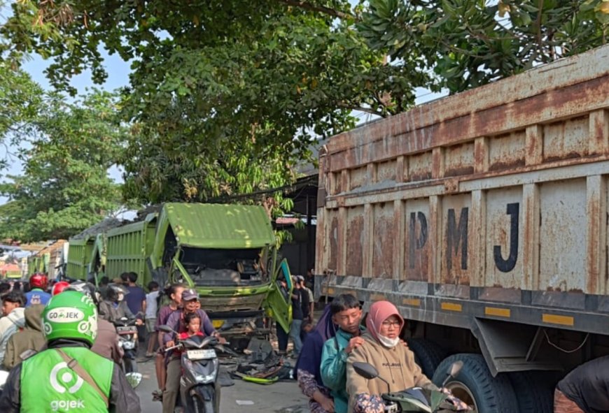 Tabrak Bocah dan Langgar Jam Operasional, Warga Tangerang Rusak hingga Bakar Truk