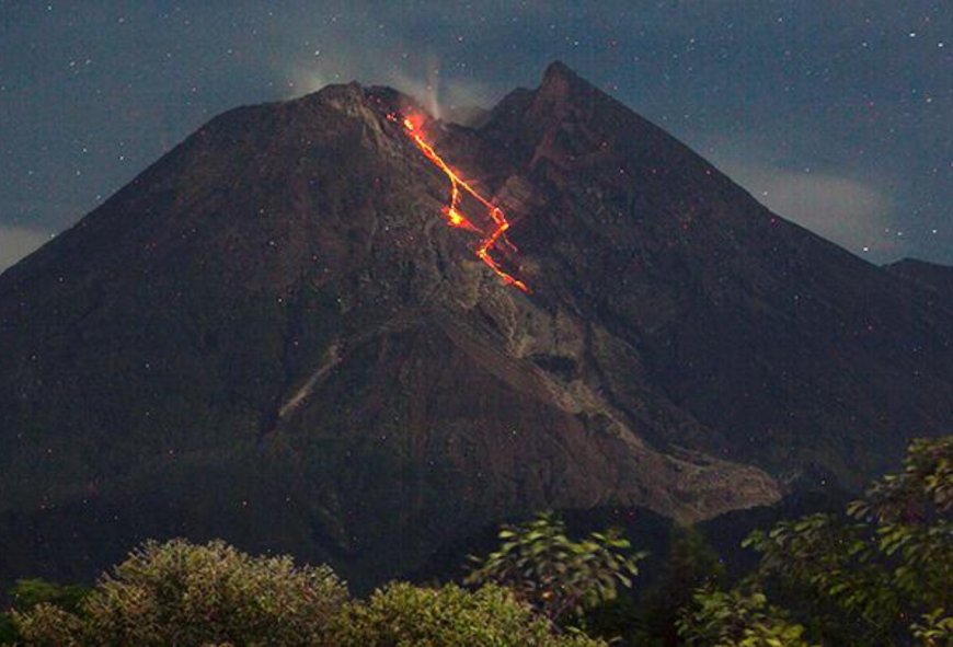 Status Siaga, Gunung Merapi Luncurkan Lava Sejauh 1,6 Kilometer