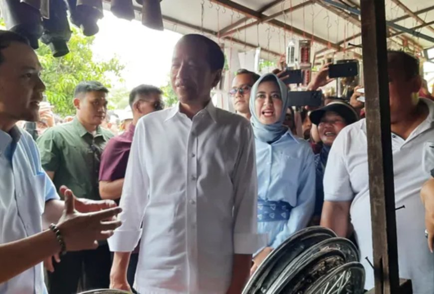 Jokowi Kunjungi Pasar Notoharjo Bersama Kandidat Pilwalkot Solo Respati-Astrid