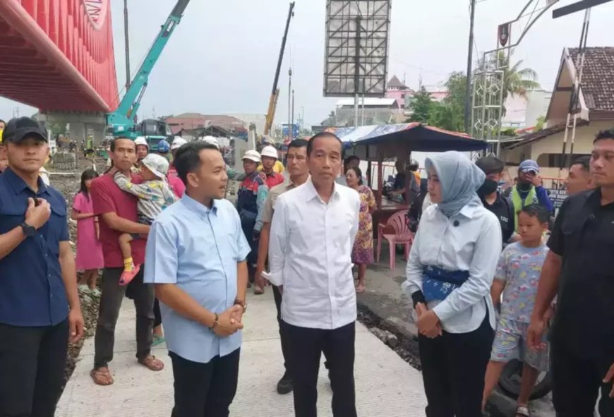 Jokowi Dampingi Respati-Astrid Blusukan ke Proyek Rel Layang Palang Joglo Solo