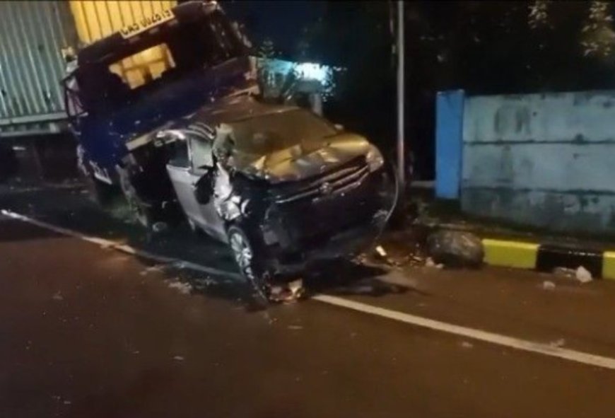 Truk Kontainer Rem Blong dan Tabrak Dua Mobil di Exit Tol Tanjung Mulia Medan