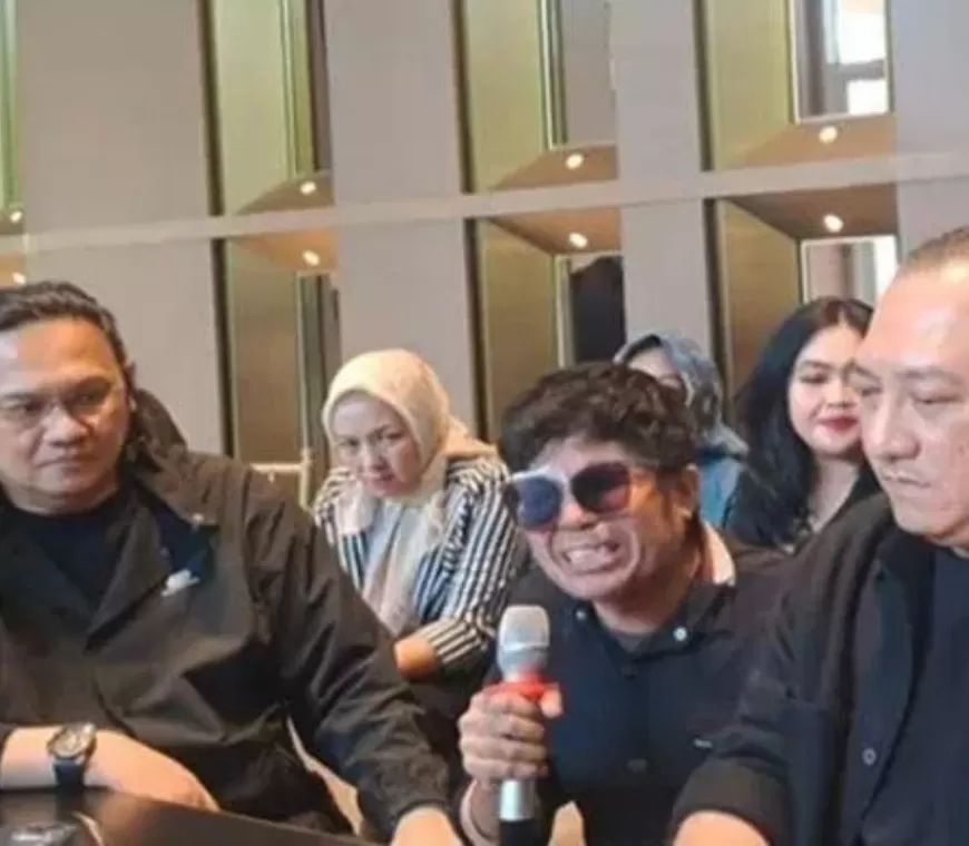 Agus Salim Nangis Histeris Usai Kesepakatan Damai Ditolak Teh Novi, Netizen Salfok sama Wanita yang Tahan Tawa