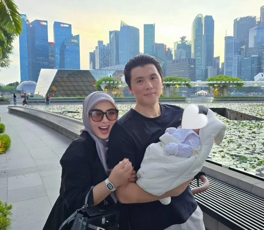 Syahrini Aktif Bagikan Foto Baby Princess R di Grup Keluarga, Aisyahrani: Lagi Lucu-lucunya