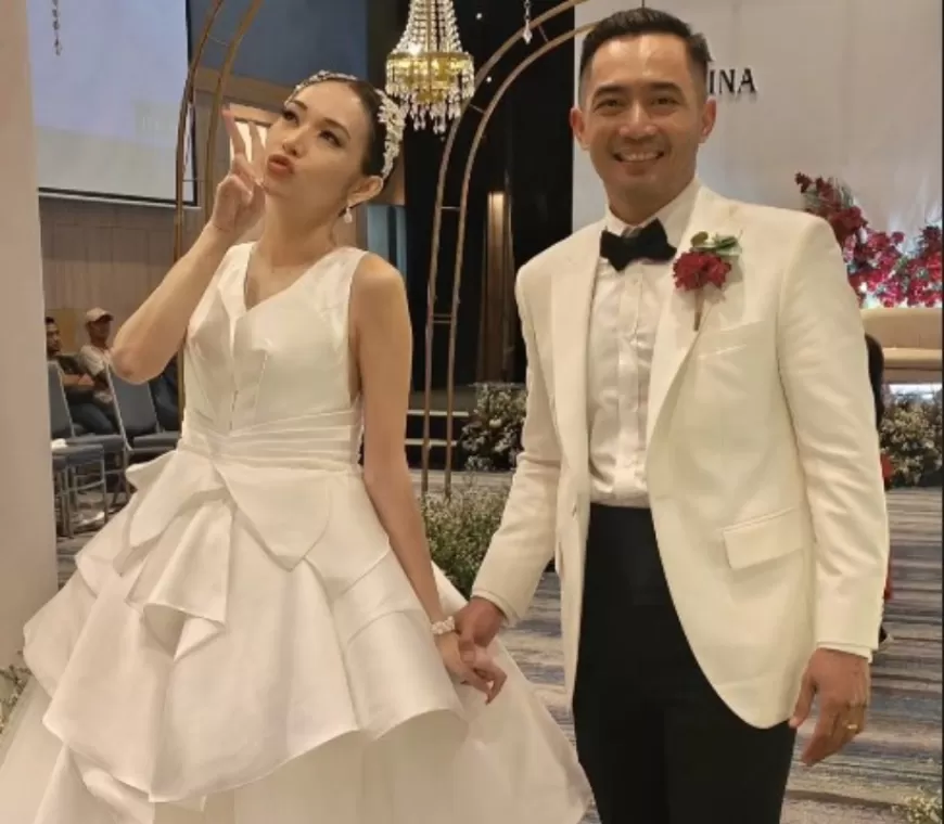 Yama Carlos dan Carina Ivola Sah Jadi Pasangan Suami Istri, Pernikahan Digelar Intimate