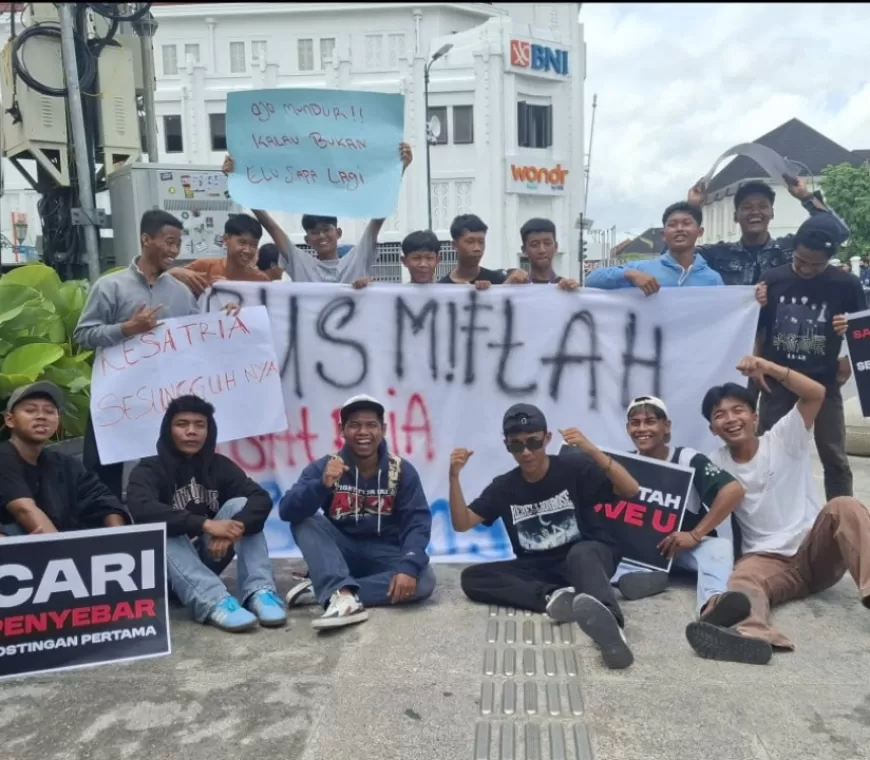 Viral! Aliansi Santri Jalanan di Jogja Demo Tolak Pengunduran Diri Gus Miftah