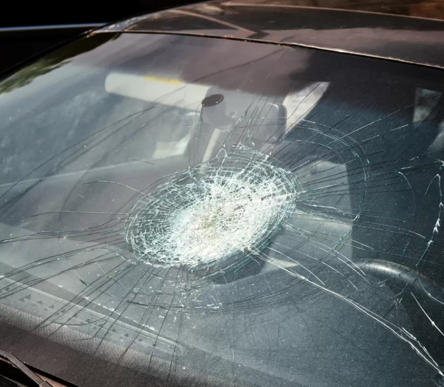 Kecelakaan Tol Depok-Antasari, Mobil Ringsek Tertimpa Baja Konstruksi