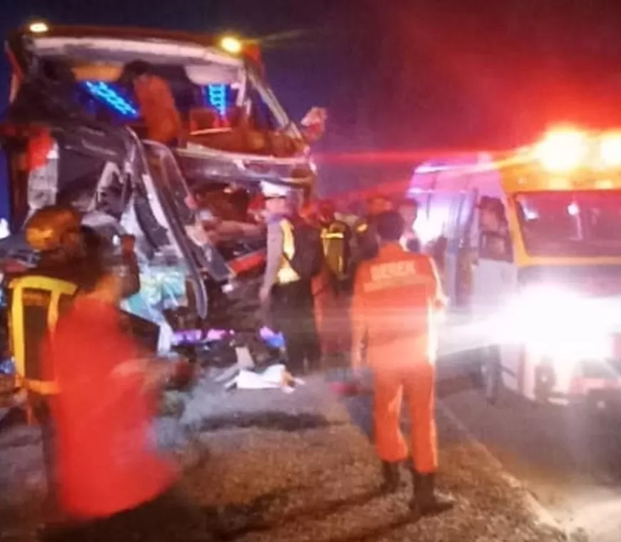 Insiden Maut di Tol Cipularang: Bus Peziarah Tangerang Hantam Truk, 2 Tewas