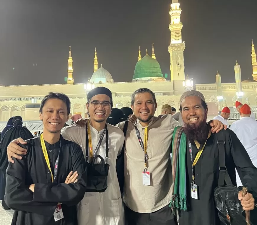 Penantian 18 Tahun Terwujud, Sheila On 7 Umrah Bareng