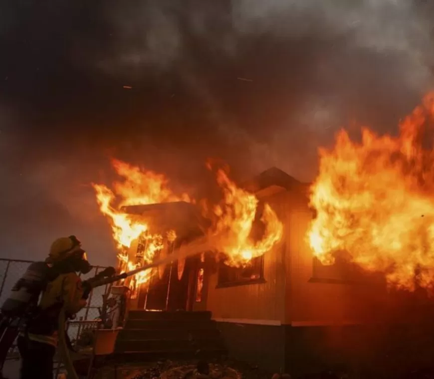 Kebakaran Hutan Landa Los Angeles, 1.000 Rumah Hangus dan 2 Orang Tewas