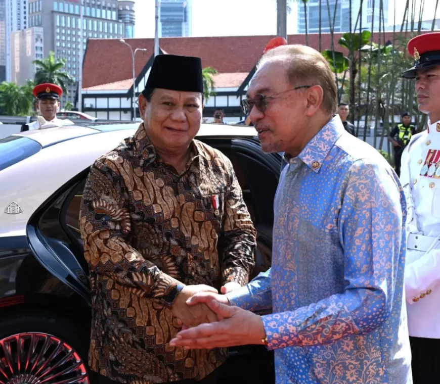 Bertemu dengan PM Anwar Ibrahim, Presiden Prabowo Disambut di Rumah Tangsi Malaysia