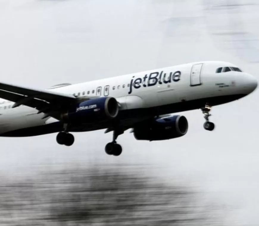 2 Jasad Ditemukan Membusuk di dalam Roda Pesawat JetBlue AS