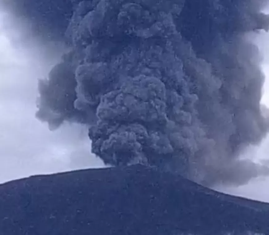 Gunung Marapi di Sumbar Alami Erupsi, BPBD Terus Pantau!