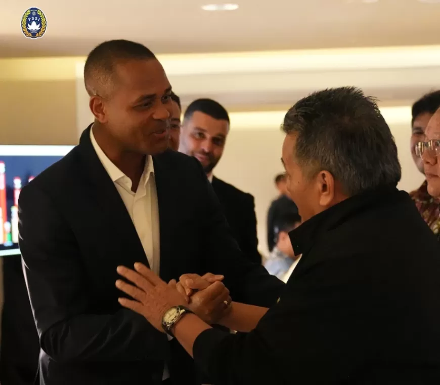 Patrick Kluivert Tiba di Tanah Air Bersama Asistennya, Gerald Vanenburg