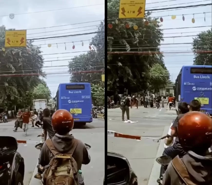 Detik-detik Bus Listrik TransJakarta Berhenti di Tengah Rel Kereta Jakbar