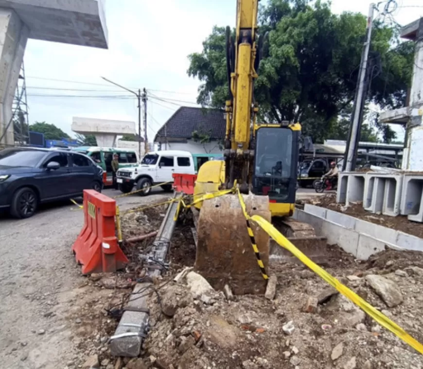 Tragis, Pemotor di Bandung Tewas Tertimpa Tiang Listrik